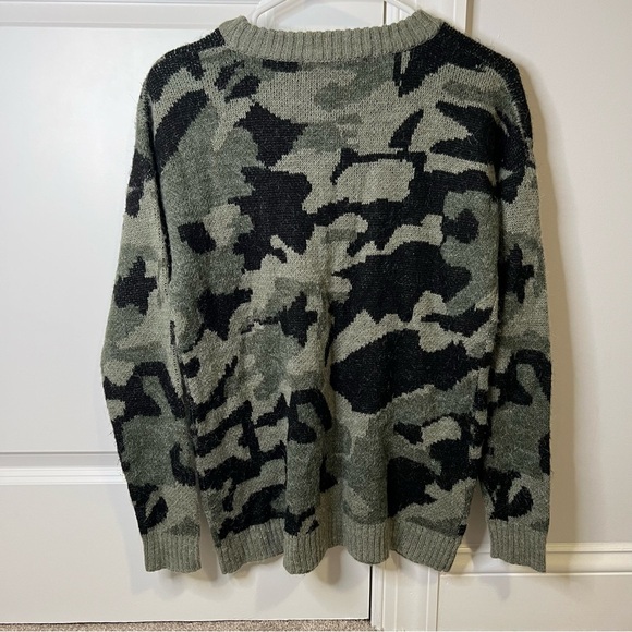 Workshop republic clothing Faux Fur Sweatshirt Camouflage Sweater Size Small - Picture 2 of 3